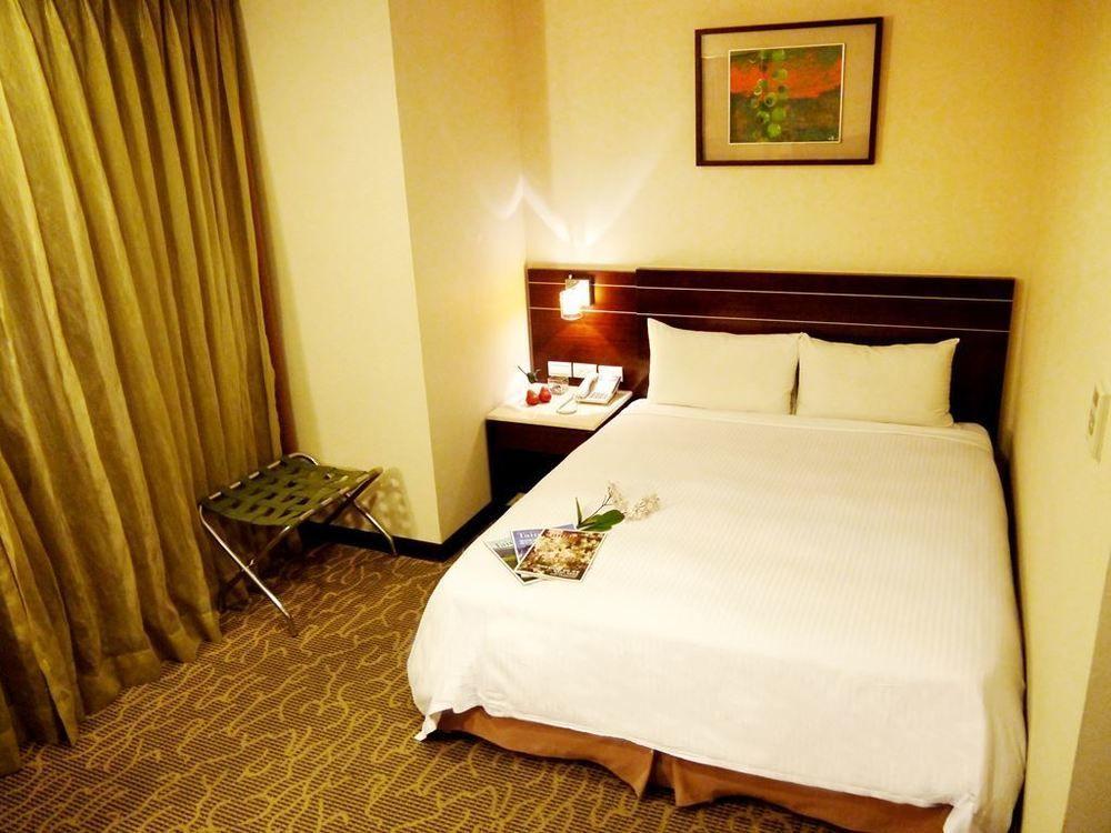 Young Soarlan Hotel - Đài Nam Ngoại thất bức ảnh