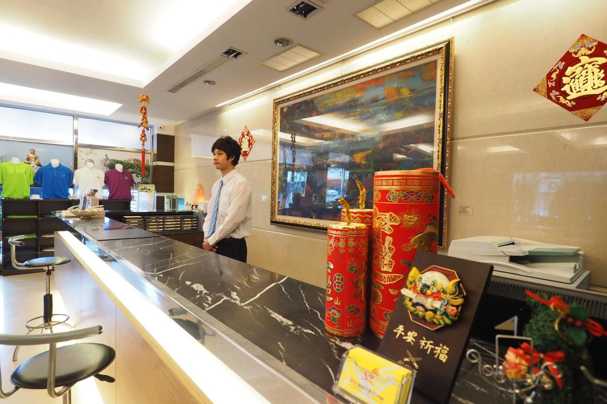Young Soarlan Hotel - Đài Nam Ngoại thất bức ảnh