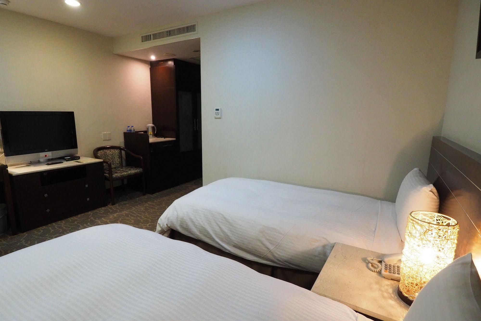 Young Soarlan Hotel - Đài Nam Ngoại thất bức ảnh