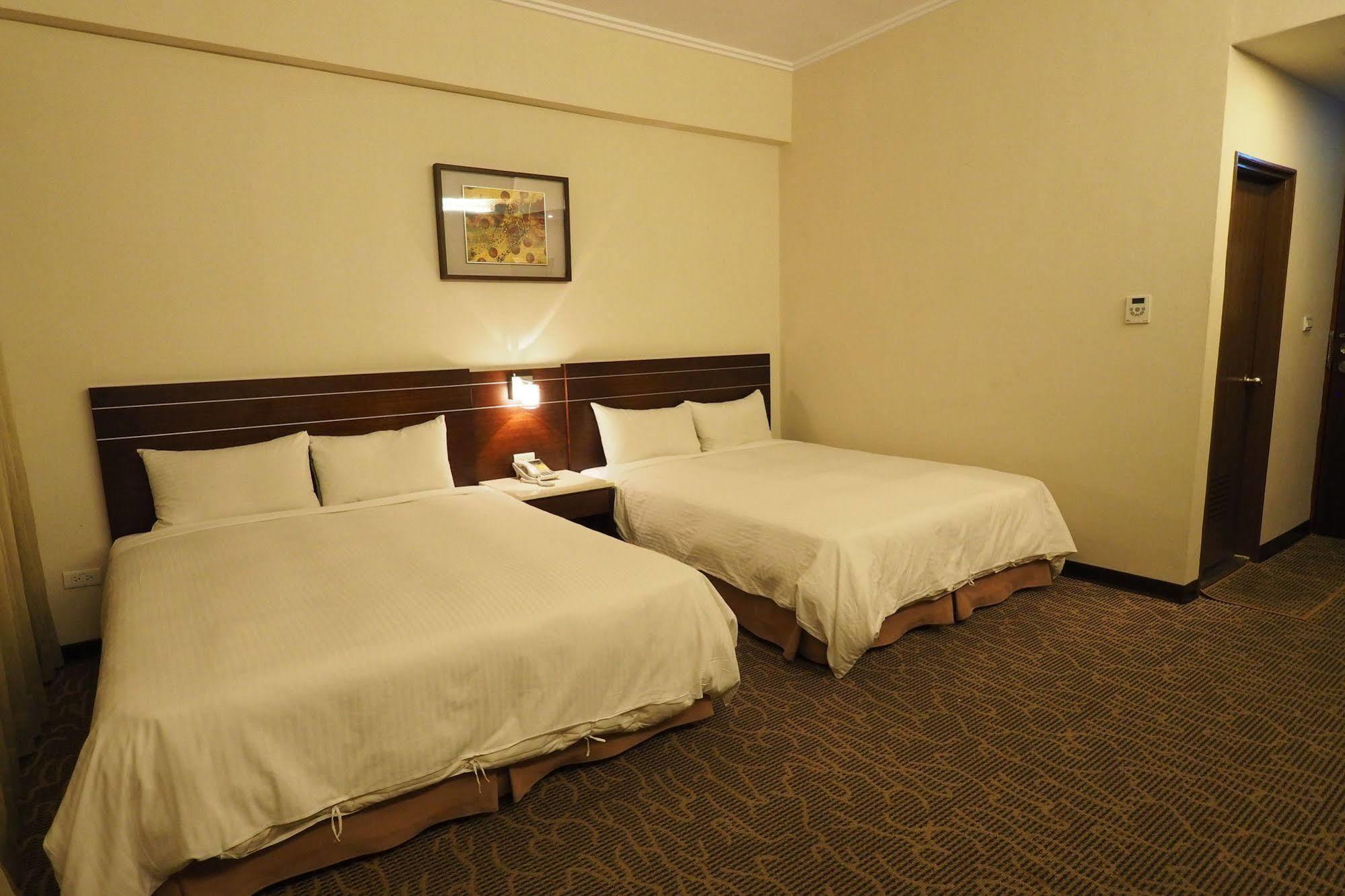 Young Soarlan Hotel - Đài Nam Ngoại thất bức ảnh