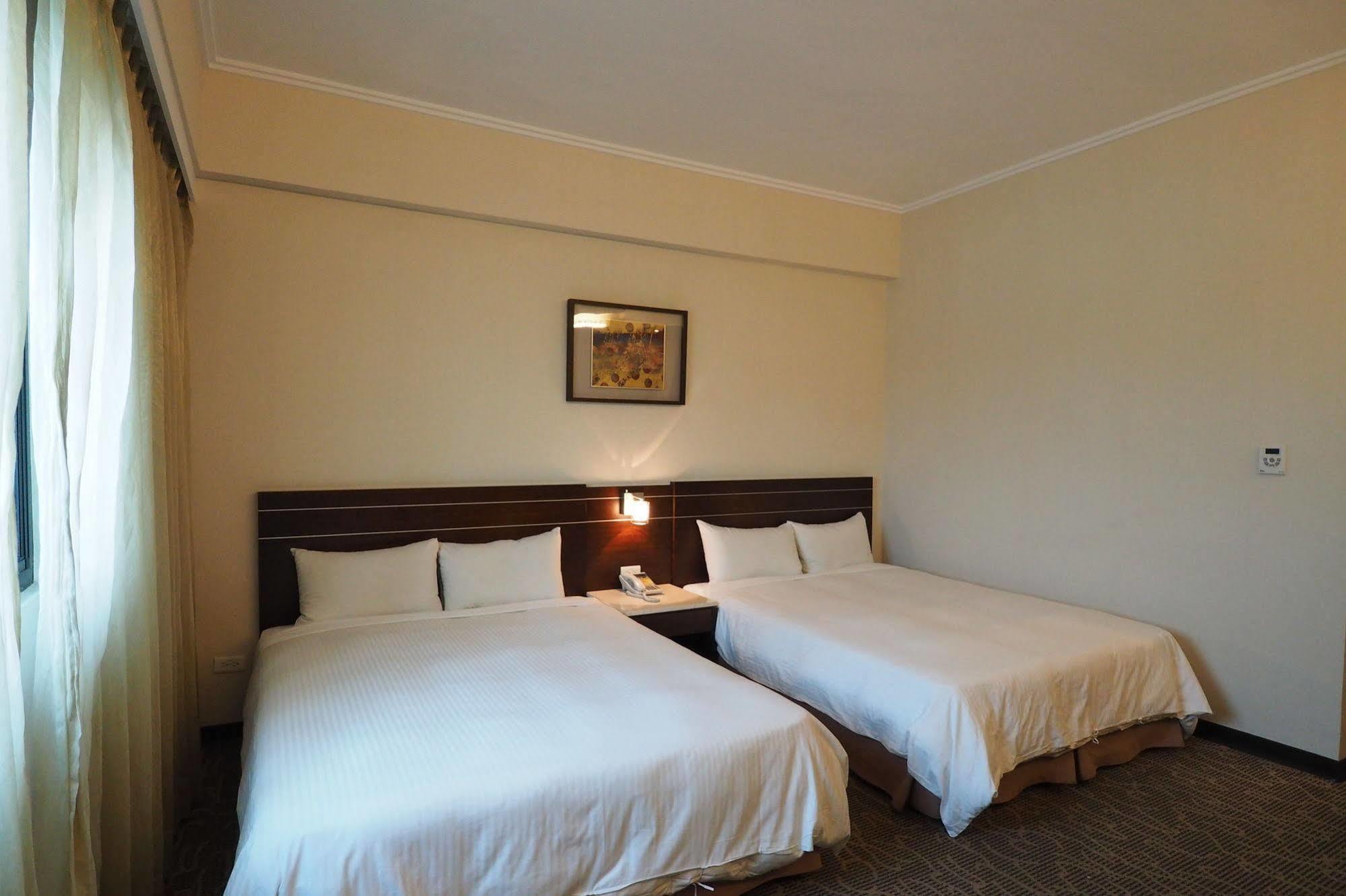 Young Soarlan Hotel - Đài Nam Ngoại thất bức ảnh